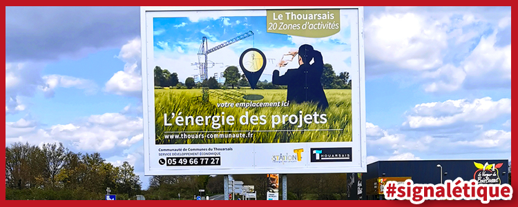 Pose de plusieurs panneaux dans les zones d'activités du Thouarsais.
