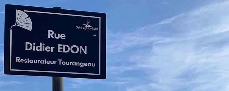 Panneau de rue réalisé en hommage aux grands restaurateurs Tourangeaux à Saint-Cyr-sur-Loire !