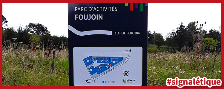 Une nouvelle zone pour Touraine-Est Vallées avec deux totems différents, l'un pour renseigner la limite du Parc d'Activités, l'autre avec la carte et la liste des entreprises.