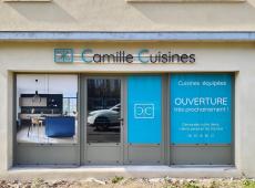 Conception et pose de l'enseigne pour la nouvelle agence Camille Cuisines.