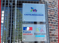 De nouvelles faces ont été fixée pour remettre à jour les informations en plus des nouveaux supports installés dans la ville de Château-Renault.