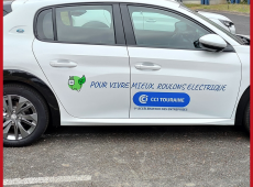 Petit covering pour la CCI Touraine afin de valoriser les énergies propres de leurs différents véhicules.