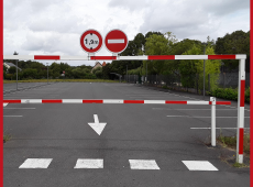 Remise en forme pour ces portiques situés dans la ville de Joué-lès-Tours qui avaient subis des dégradations. Nous avons installés de nouveaux portiques et réalisé les panneaux de police associés. #signalisation #portique #jouelestours