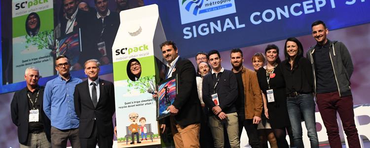 Remise du prix spécial Tours Métropole Val de Loire pour l'équipe de Signal Concept en présence de Jean-Luc Galliot (photo NR COM)