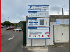 Fabrication de panneaux d'accueil pour les déchetteries du Haut Poitou.