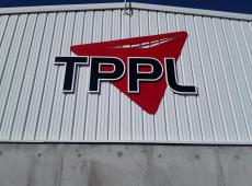 Réalisation et pose de 3 enseignes pour l'agence TPPL avec le fond rouge évidé et le texte en surépaisseur pour reproduire le logo au plus fidèle mais tout en relief !